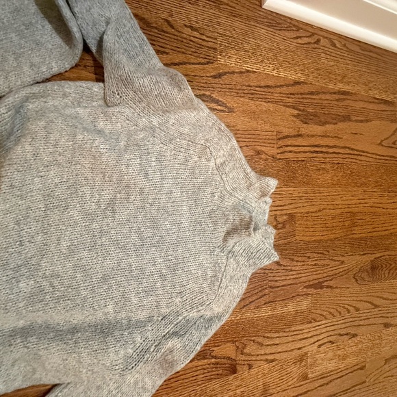 Aritzia Gray Turtleneck Sweater - Picture 4 of 8